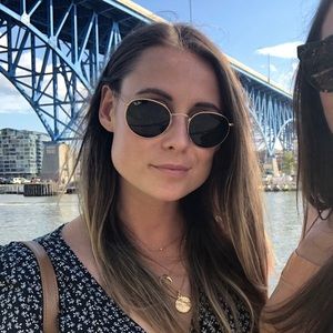 Meet your Posher, Nicole